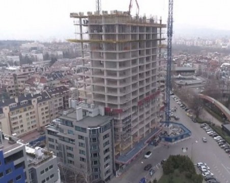 Първо съдът да си каже за небостъргача 