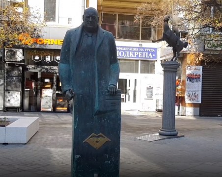 Първоаприлска истина: Паметник на премиера – говорещ, със светкащи очи!