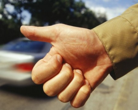 Пиян асеновградчанин нападна стопаджия с тесла и го ограби