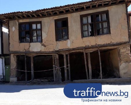 Разруха в центъра на Свежен! Паметник на културата заплашва да рухне върху главите на хората