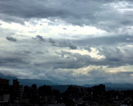 Слънцето отстъпва от хоризонта, от днес – облаци, хлад и дъжд