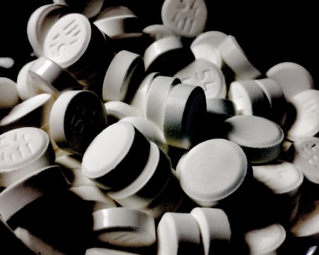 Задържаха трима българи за пренасяне на 350 000 хапчета фенетилин в Гърция