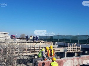 Автомобил направи огнена каскада на магистрала Тракия, водачът загина*