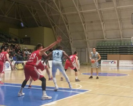 Академик Бултекс 99 в Топ 4 след убедителна победа