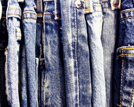 Експерти съветват: Перете дънките веднъж месечно!