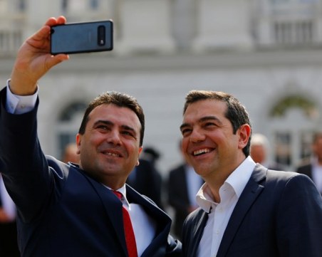 Гръцки самолети ще пазят без пари Северна Македония