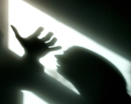 Пребита от приятеля си жена се влачи до бензиностанция: Би ме с бухалка!