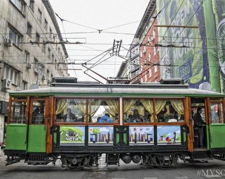 140 г. столица: Ретро трамвай, гвардейци и вход свободен в музеи