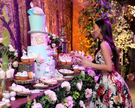 Рожден ден като приказка! Ни Ло зарадва дъщеря си с парти в стил 