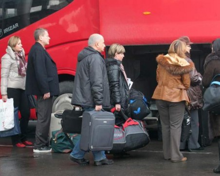 Всеки трети разчита на гурбет, поне 1500 лв. заплата може да върне българите от чужбина