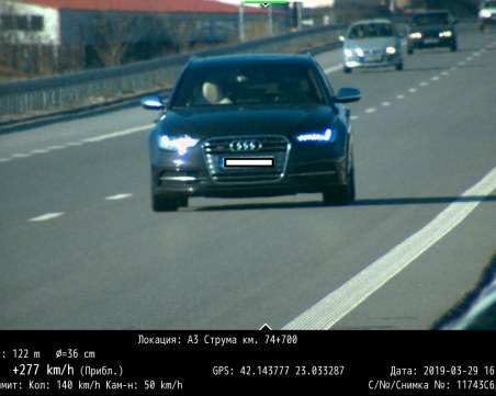 Ауди лети с 277 км в час по 