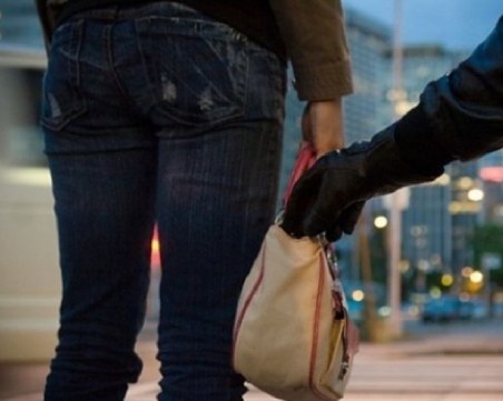 Хванаха двама крадци в Пловдив! Единият обрал тийнейджърка, а другия пенсионерка