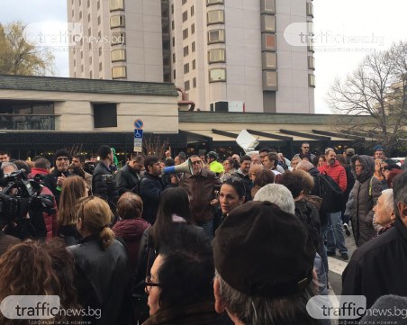 Оставка, съд и спиране на строителството на 