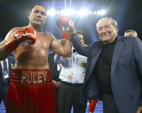 Целувката на Кобрата му вдигна рейтинга в САЩ