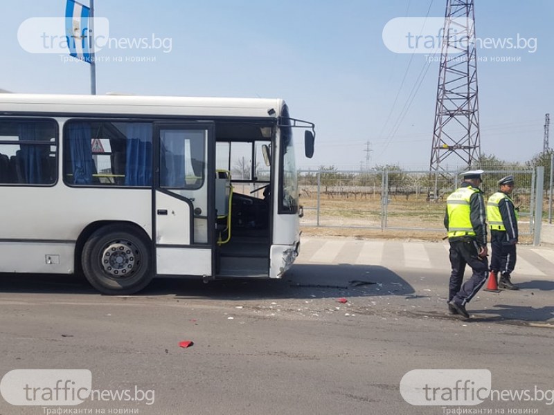 Нова катастрофа с автобус в Пловдив! Кола и рейс се удариха на Коматевско шосе