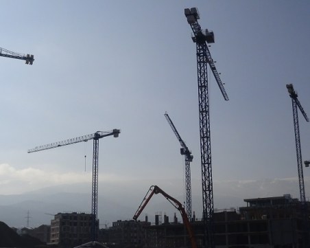 Свръхрегулация в строителството: Сменяш сифона под държавен надзор!