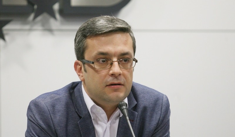 ГЕРБ пита Нинова: Давала ли е 30 млн. лева на Миков да напусне поста си?