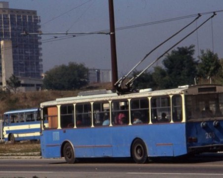 Апаши изкъртиха 8 билетни автомата в тролейбусно депо