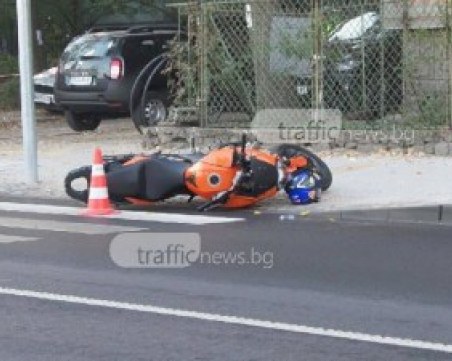 Двама мотопедисти с опасност за живота. Ударили се челно в ТИР