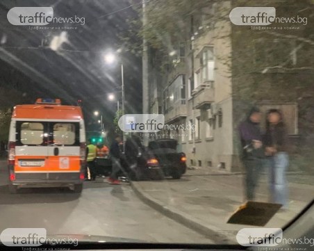 Мерцедес се заби в стълб на пловдивски булевард