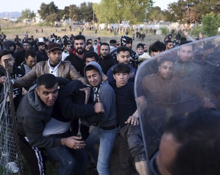 Мигранти към Македония – искат в Германия. Полиция е по петите им!