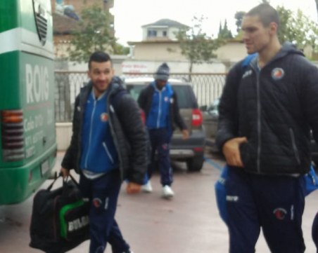 След 13-часов път Академик Бултекс 99 вече е в Тирана