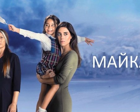 Тя е на 10, а вече е звезда… Турна – плачещото момиченце от 