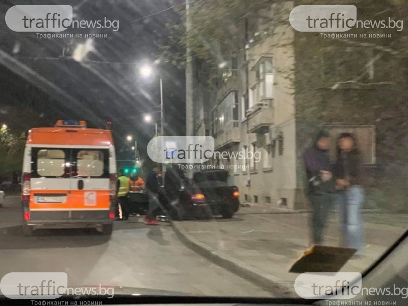 Мерцедес се заби в стълб на пловдивски булевард