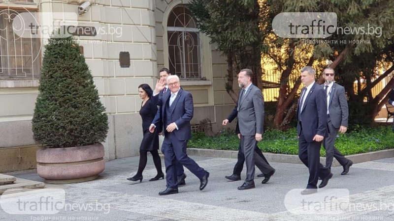 Полицейска обсада на Общината, президентът на Германия пристигна в Пловдив