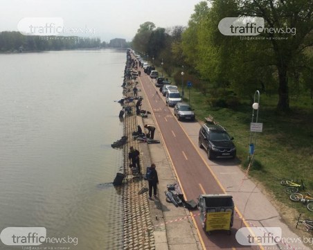 Десетки рибари окупираха Гребаната база в Пловдив