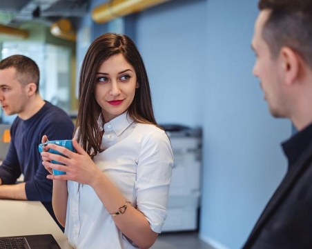 Какво да правим, ако се влюбим в колега?