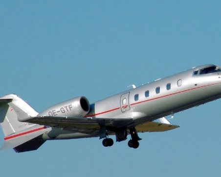 Запорираха личния самолет на Арабаджиеви