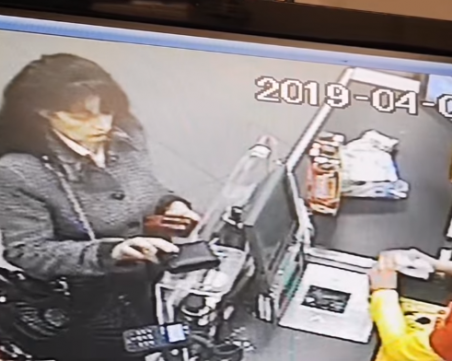 Жена открадна портфейл от касата на супермаркет в София