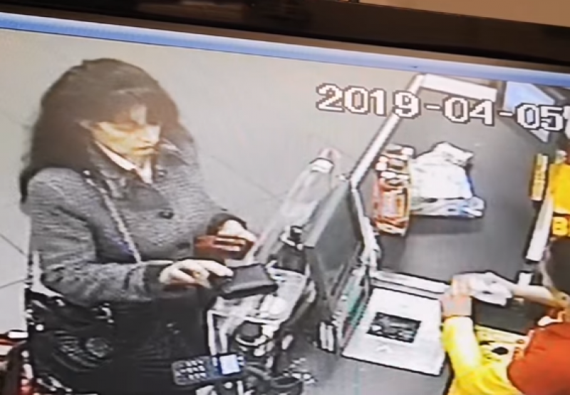 Жена открадна портфейл от касата на супермаркет в София