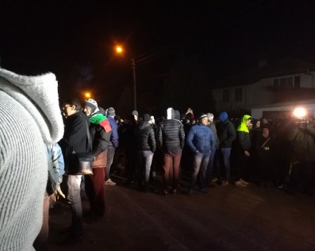 100 жители на Войводиново се събраха на протест