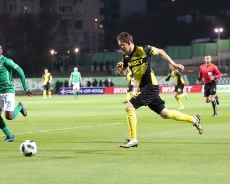 Ботев измъкна точка от Берое в шоу под Аязмото ВИДЕО