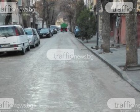 Тежки машини влизат в центъра на Пловдив, чистят строителен отпадък