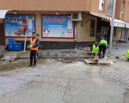 Подменят тротоари и осветление в столичния кв. 