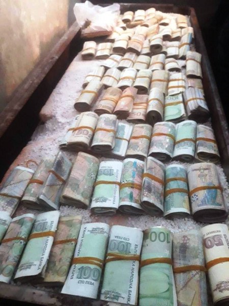Спипаха дилър на дрога със 77 бона в Пазарджик