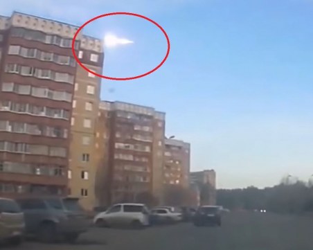 Зрелищна експлозия на метеорит смая жителите на Красноярск