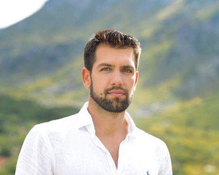 И синът на собственика на 