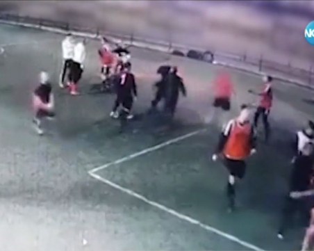 Побой на аматьорски футболен мач в София! Момче е със сериозни травми