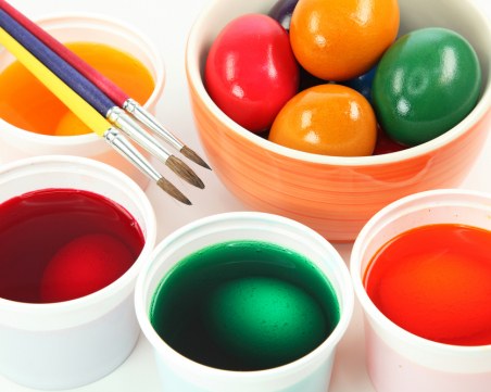 С наближаването на Великден. Опасни ли са съставките на боите за яйца?