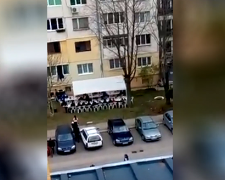 Яли, пили и се веселили: Бат Сандо жени внучка си в столичния кв. 