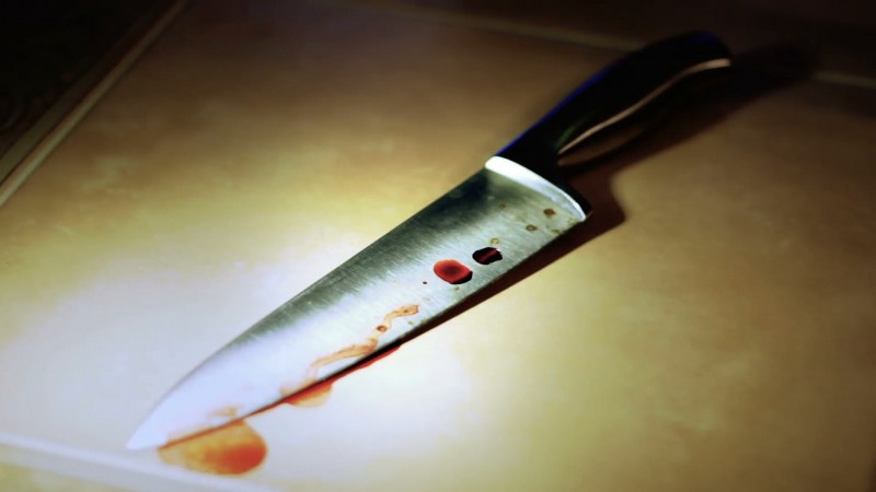8-годишен наръга с нож 13-годишната си сестра. Рязали салата!