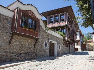 Източният вход на Стария град от днес вече е с бариера