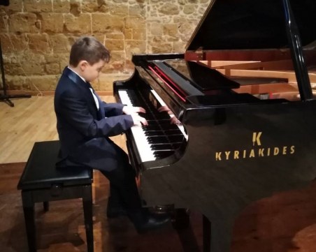 7-годишният пловдивчанин Борко спечели І място и златен медал в VIVAPIANO