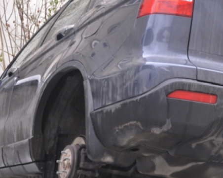 БМВ осъмна без гуми и джанти в Пловдив