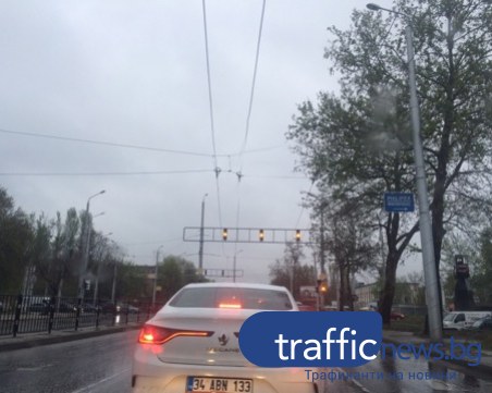 Неработещ светофар затруднява движението в Кючука в Пловдив