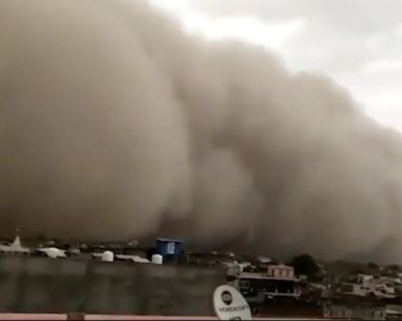 Невиждана пясъчна буря удари Индия